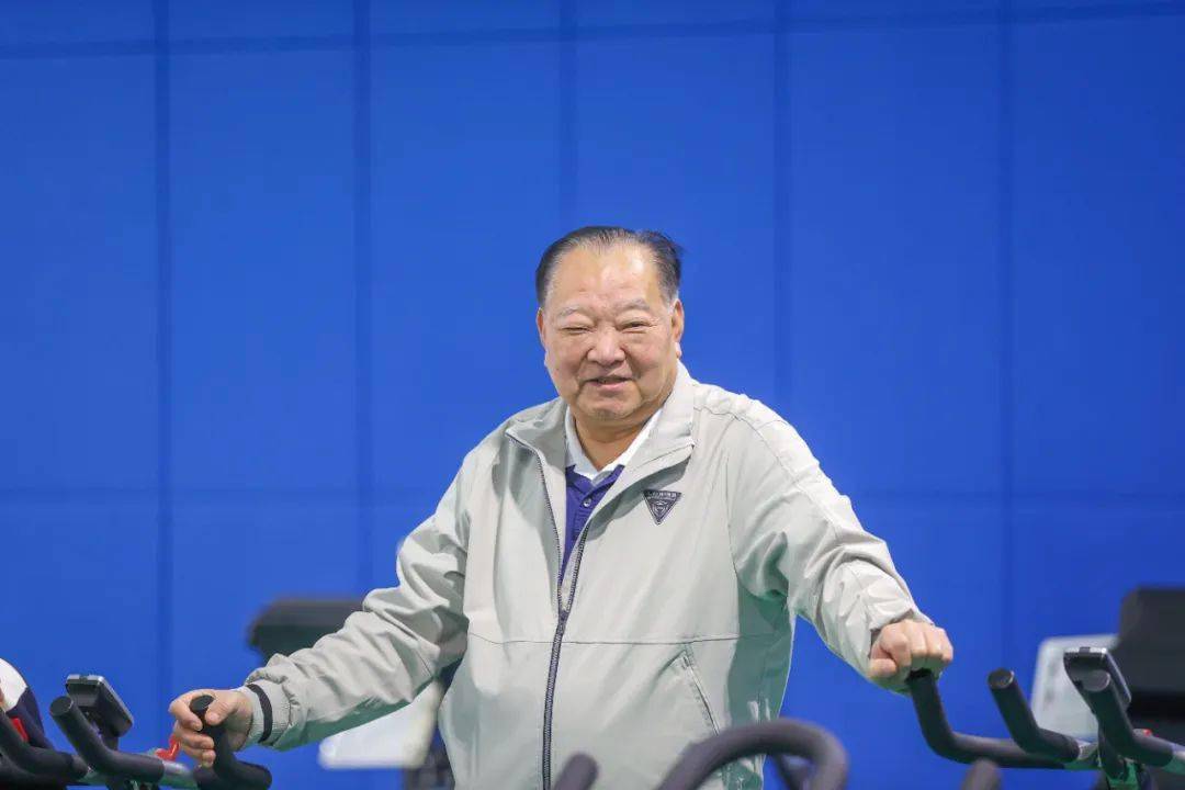 中国首位奥运冠军许海峰来晋江_训练_少体校_的国家