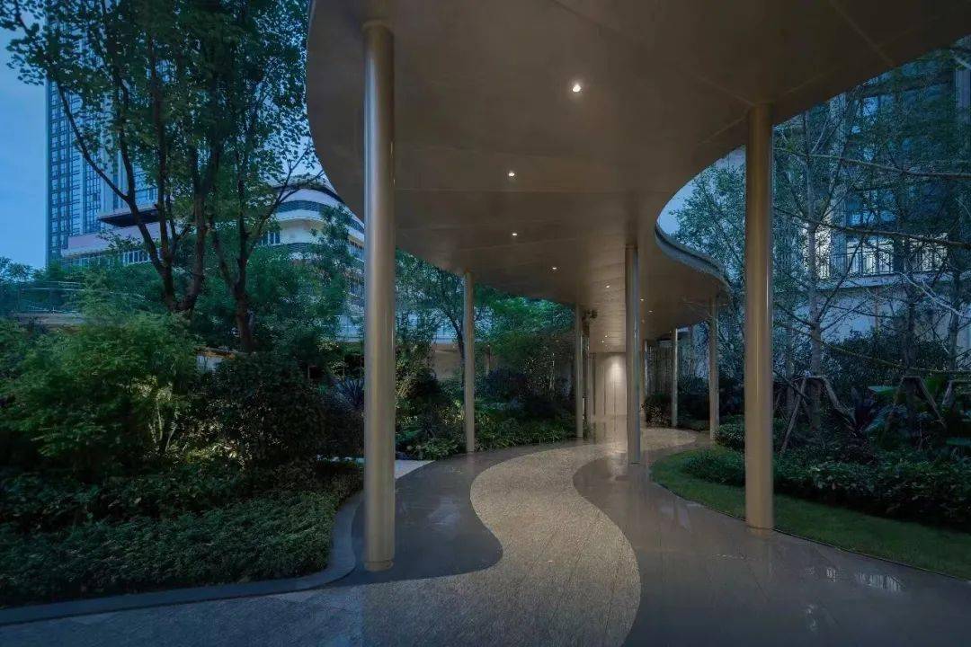 空间中的渗透与流动