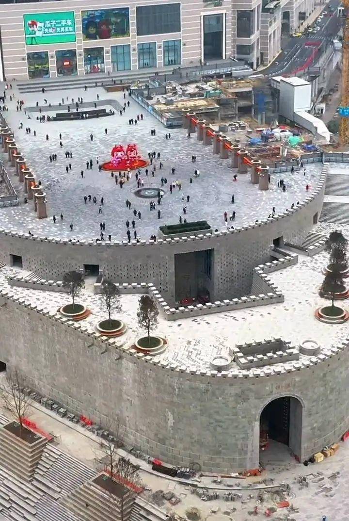 重庆朝天门新样貌频遭吐槽，文史研究者：仿古更要尊重历史_城墙_改造_广场