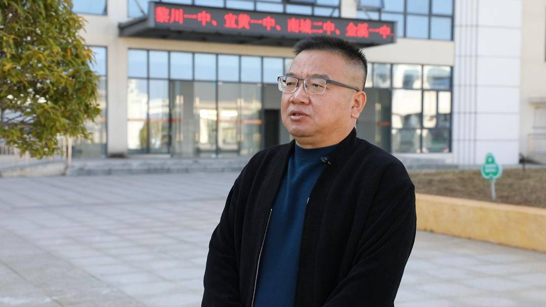 据了解,南丰一中共在100多个教室外配备了智慧电子班牌,通过校园管理