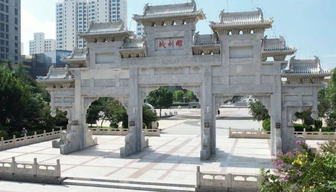 曲阳县雕刻牌楼,著名雕刻建筑.