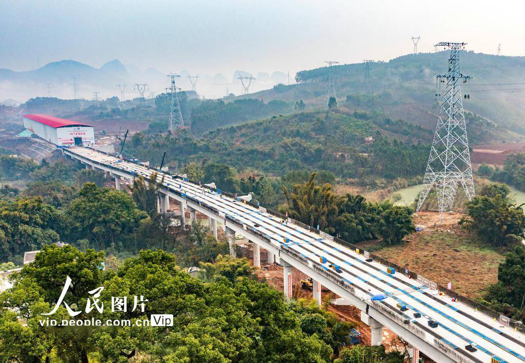 广西贺州:高速公路建设忙_项目_过境线_全长