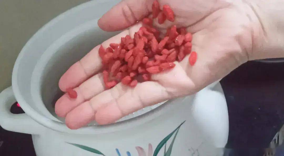 猪尿泡是好东西,经济实惠,有用又美味,这样煲汤比猪肚还好吃!