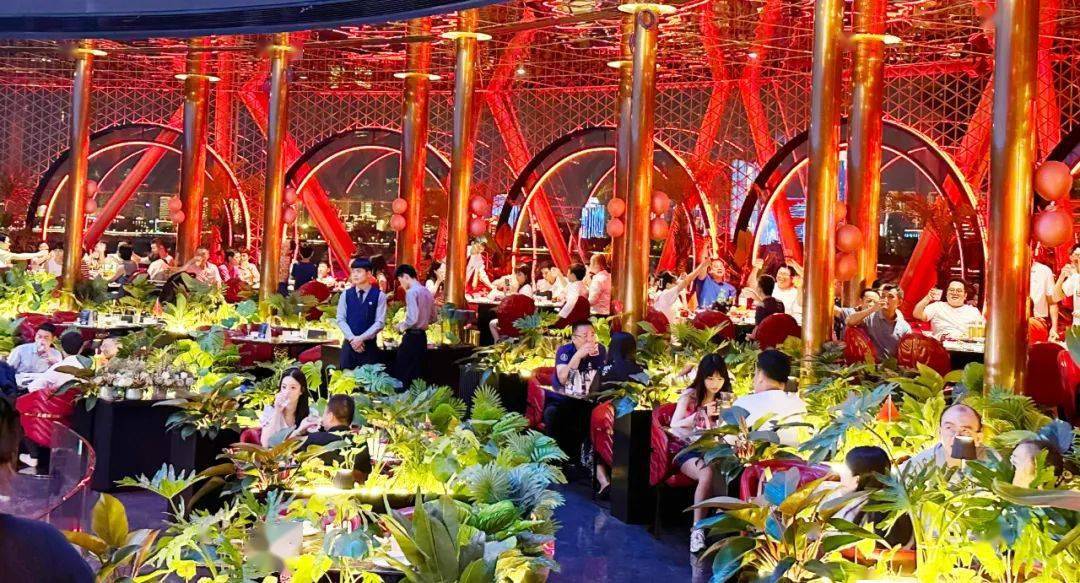 海口外滩酒吧商业街.市民游客在海口湾外滩休闲,用餐.