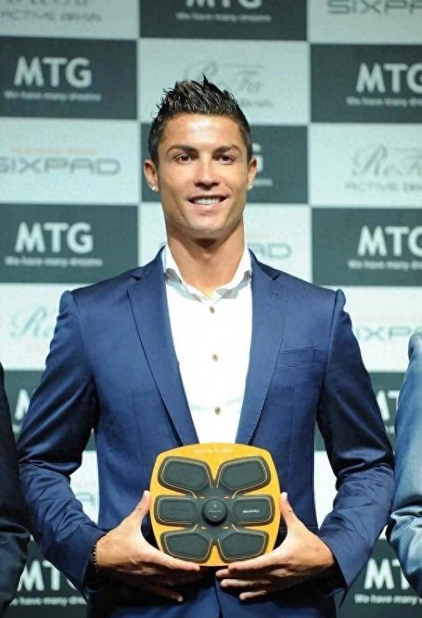 克里斯蒂亚诺·罗纳尔多: 足球场上的传奇_球员_成为了_历史