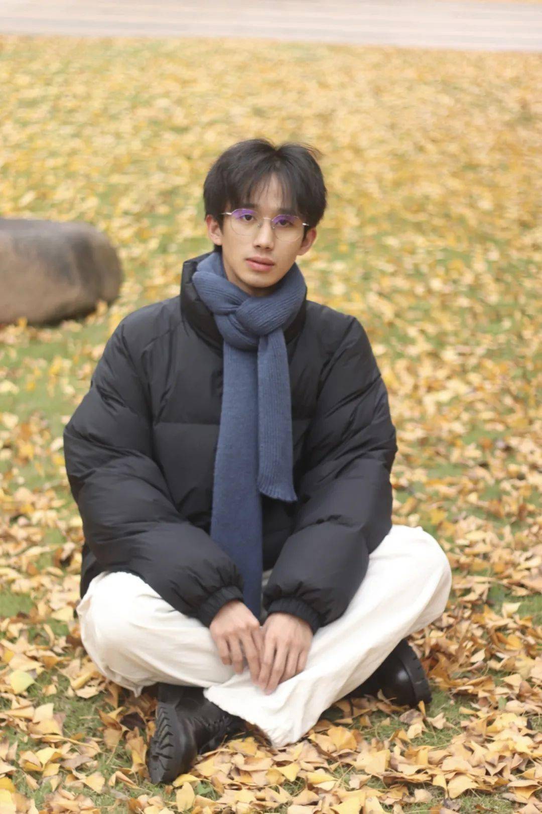 温医街拍look | 冬天拍了拍我说"又见面啦"_冬日_围巾_氛围