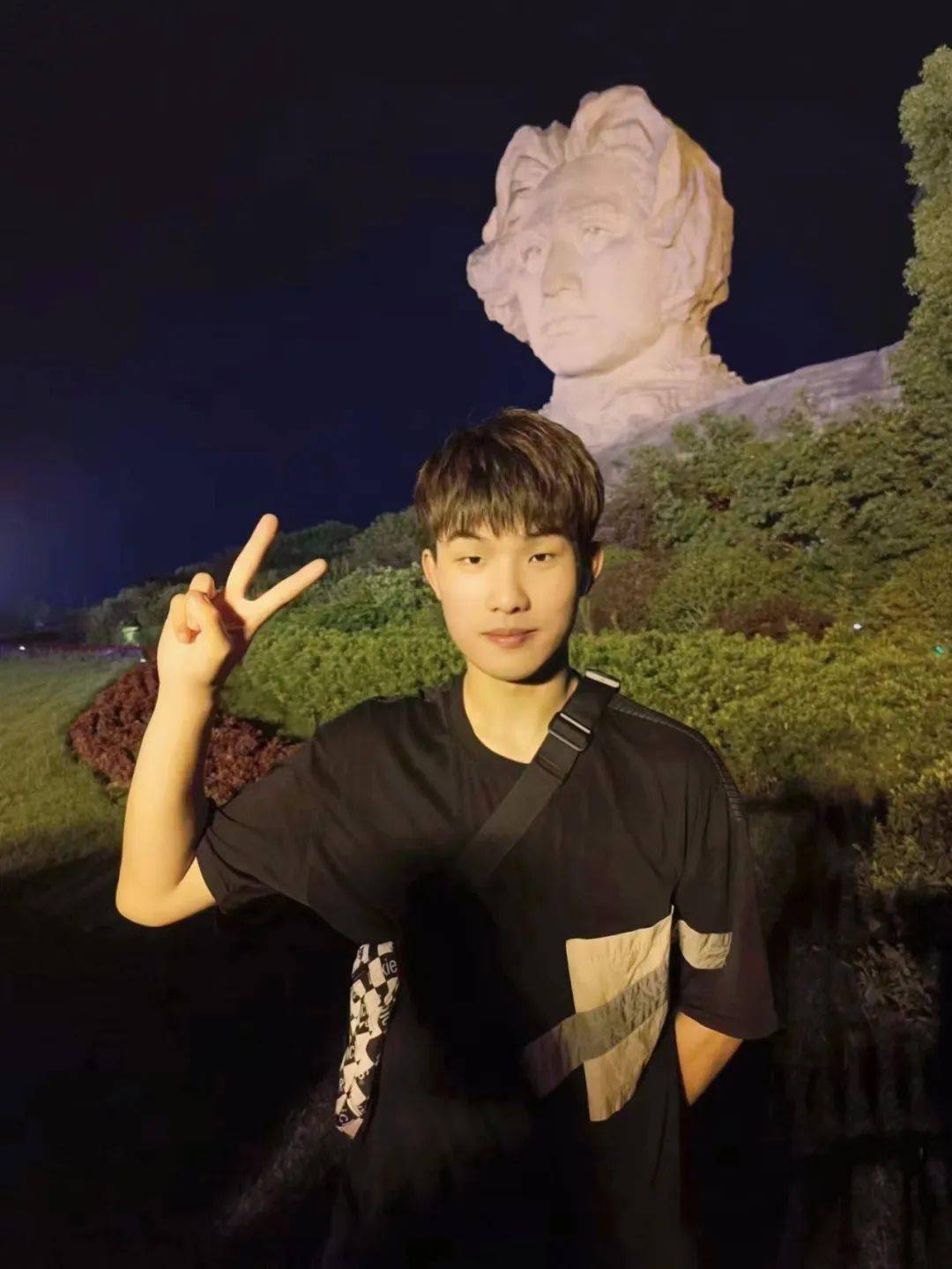 我是来自南通大学马克思主义学院的蒋志明,很荣幸和大家在"马克思主义