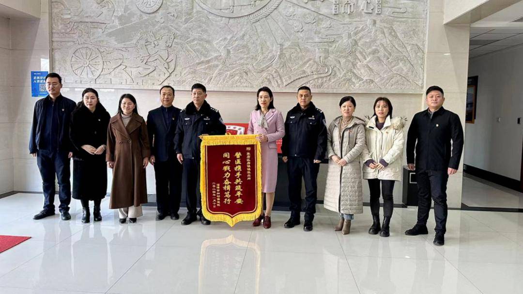 院第十三党支部,到张店区房镇镇派出所走访慰问并举行支部共建活动