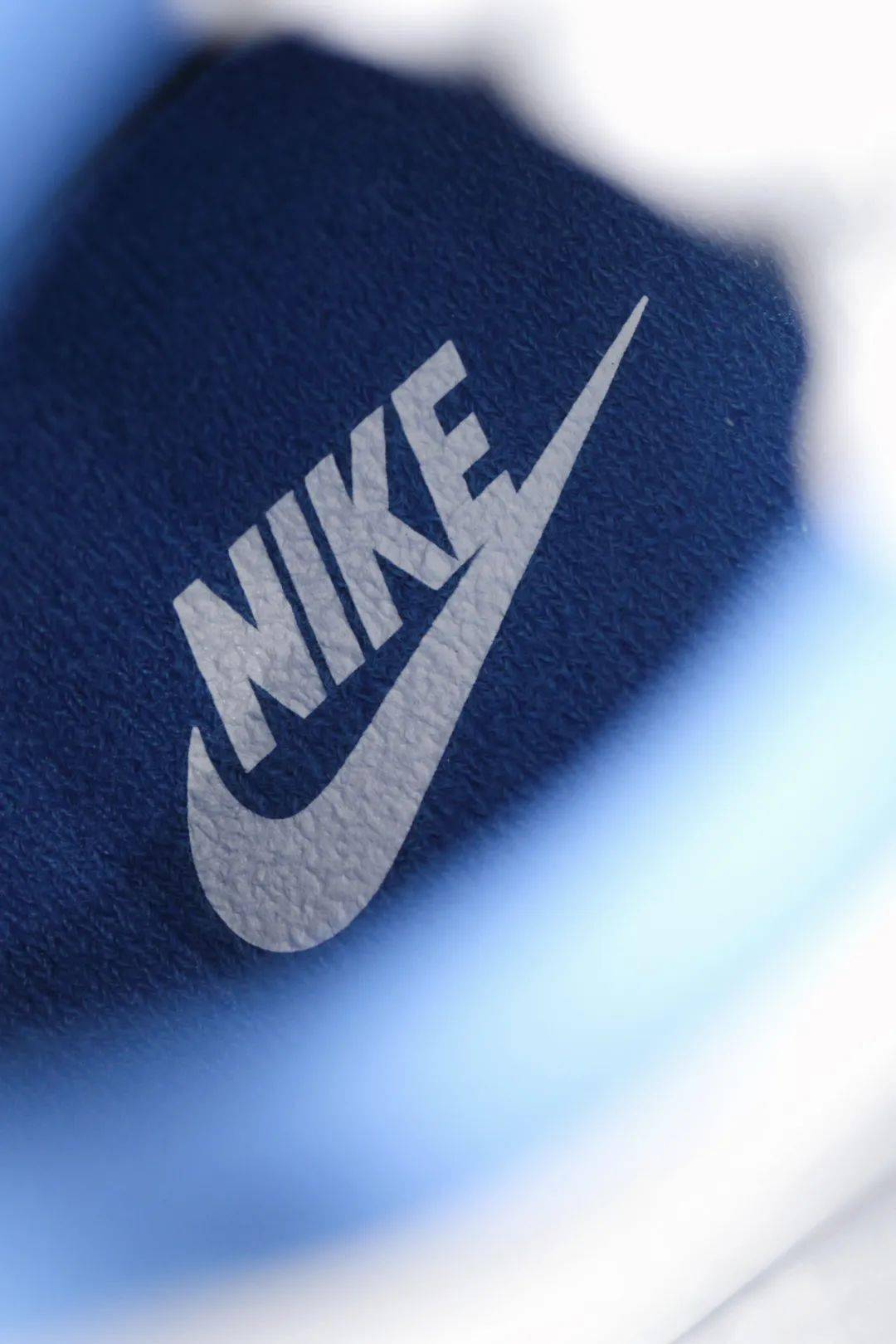 nike attack "game royal"|soar 限量发售_swoosh_顾客_白色