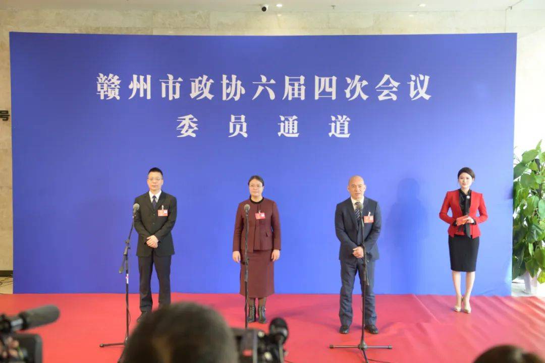 刘晓方:春节前我市快速路通车里程将超100公里谭晓芳