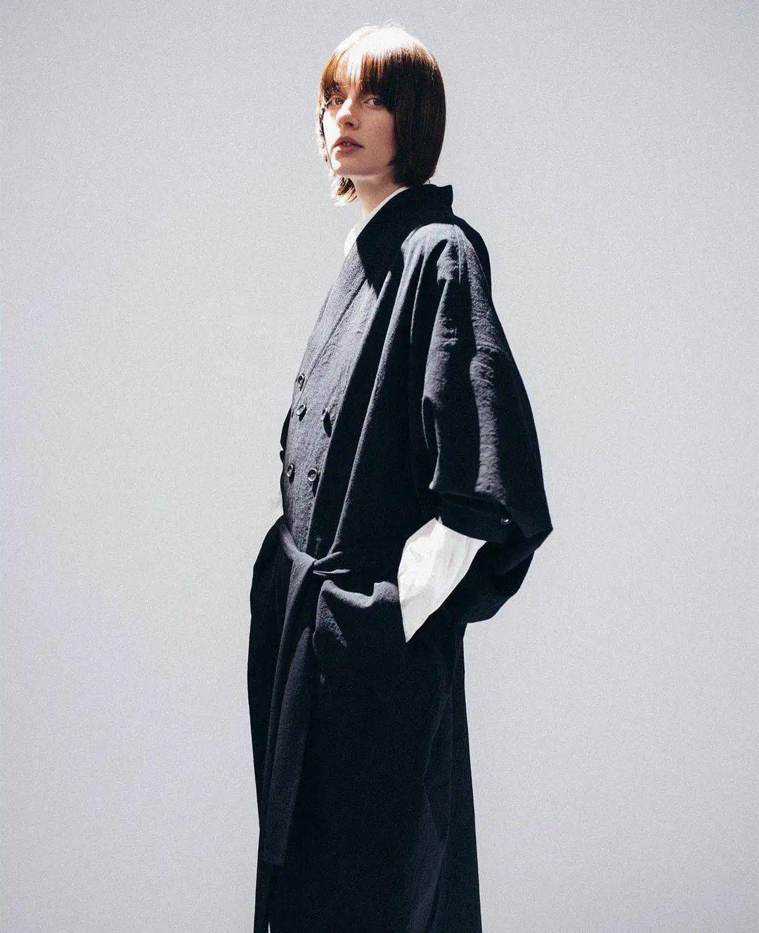 乔布斯都爱的三宅一生品牌,推出一款纸做的衣服_设计的_系列_身体