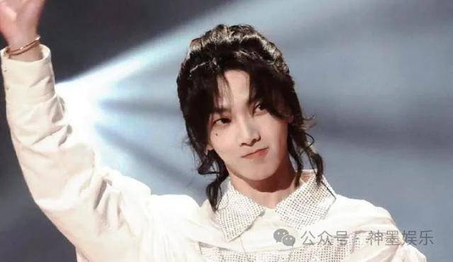 周冬雨刘昊然离婚传闻曝光,杨紫片酬超亿惹争议,华晨宇喜迎婚礼_明星