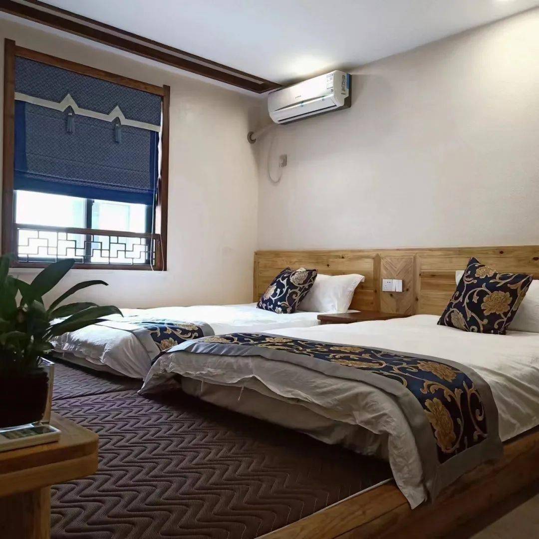 房名:德友02房名:景和居02房名:度过01天台塔后民宿没有人打扰,闹中取