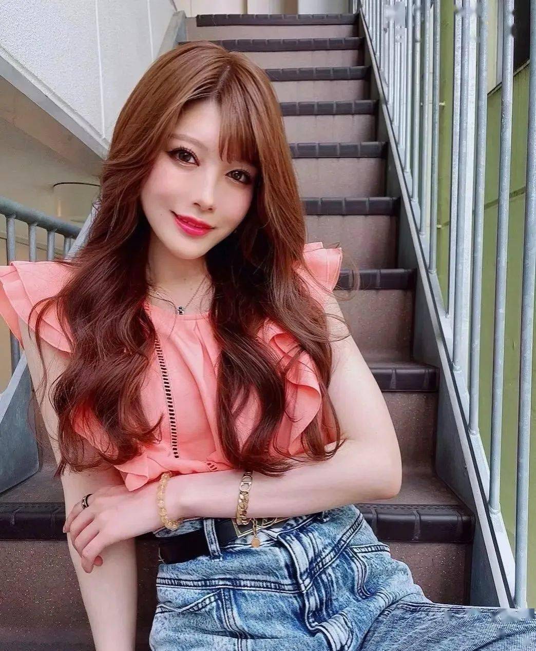 一贯乖乖女的相泽南不为所动,被父母赶出家门,拿下