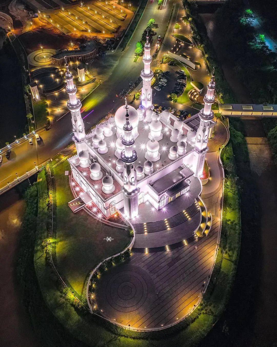 印尼清真寺:圣洁信仰,凝固成诗