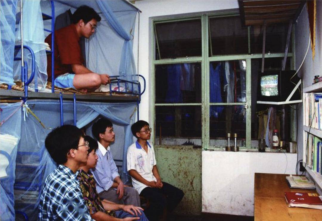 这一张张被定格的老照片带我们感受了90年代的河海共