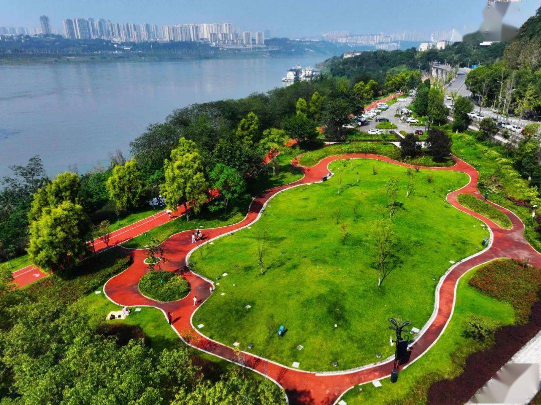 比如大桥所在的巴滨路湿地公园还有许多美丽风景在白居寺长江大桥所在