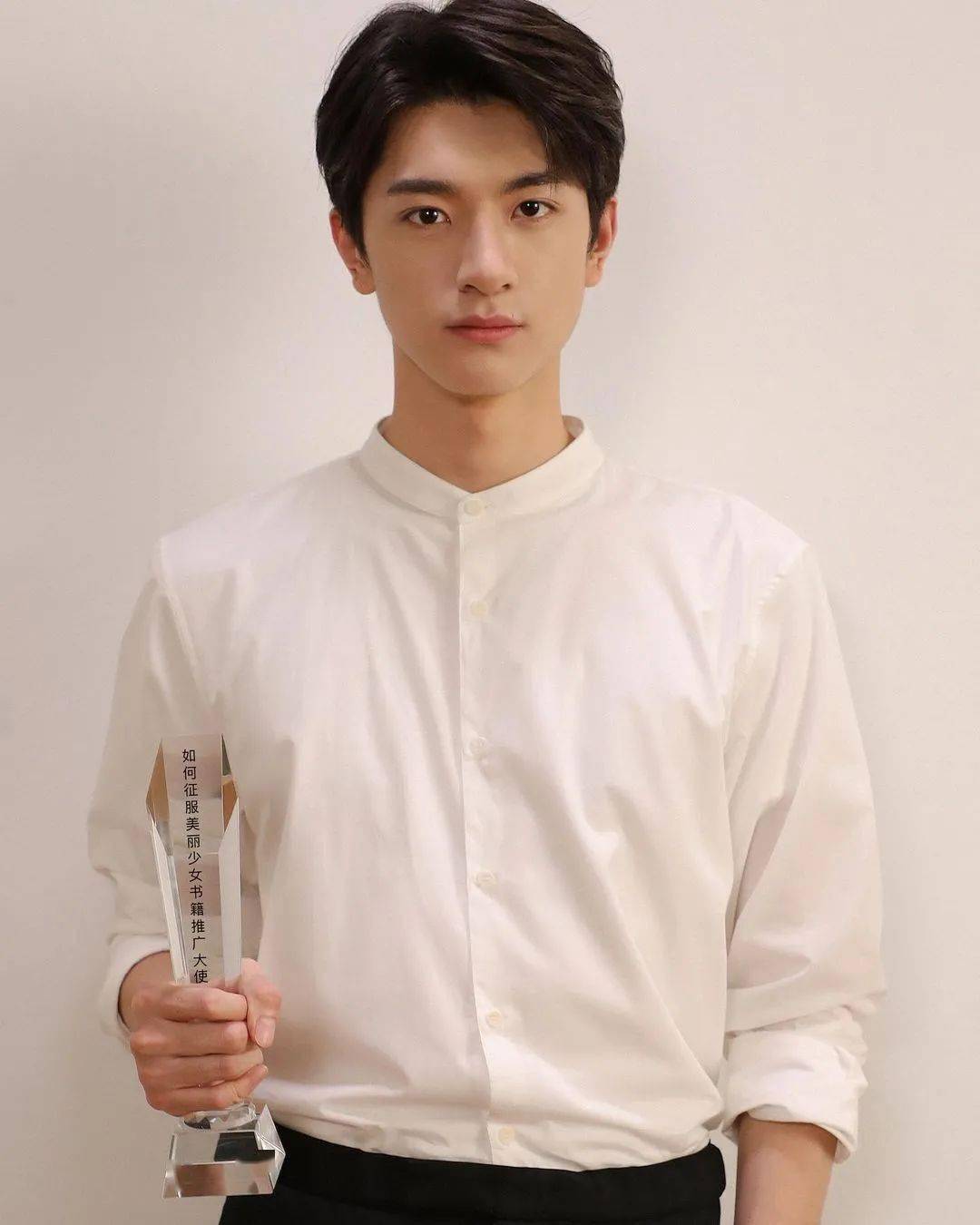 林一和_猫咪_陌生人