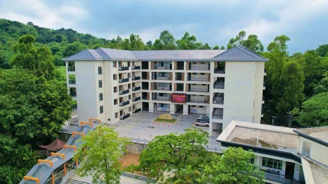 南 中 微 信最精彩的校园分享微信号:佛山市南海区南海中学↑↑↑长按