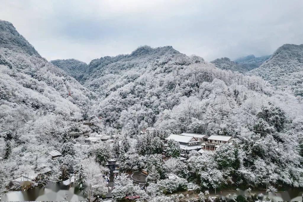 都江堰玩雪图片