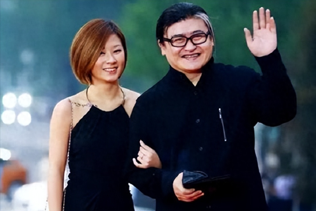 刘欢传来噩耗下半身确诊绝症,闪婚妻子不离不弃,女儿婚事成遗憾_卢璐