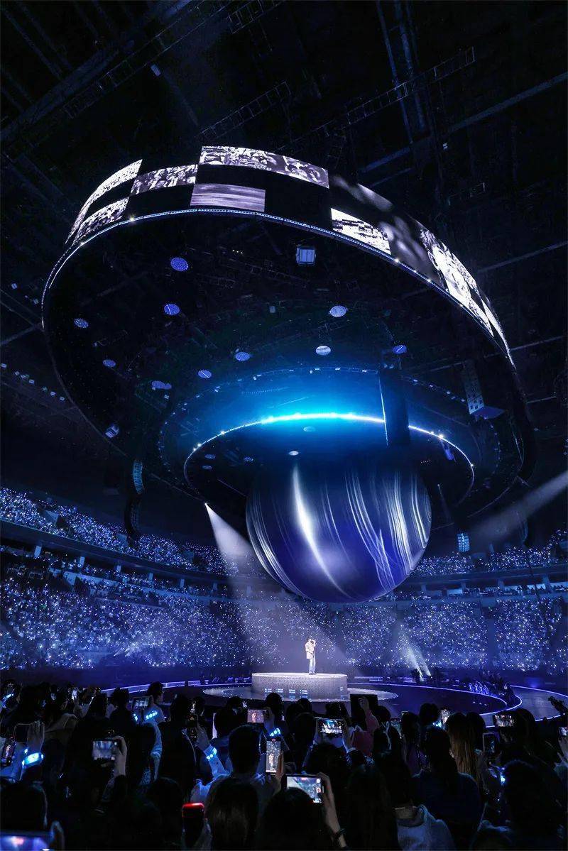 张杰「未·你好吗」2024跨年演唱会:"行星" "洛希极限",这个舞台太美