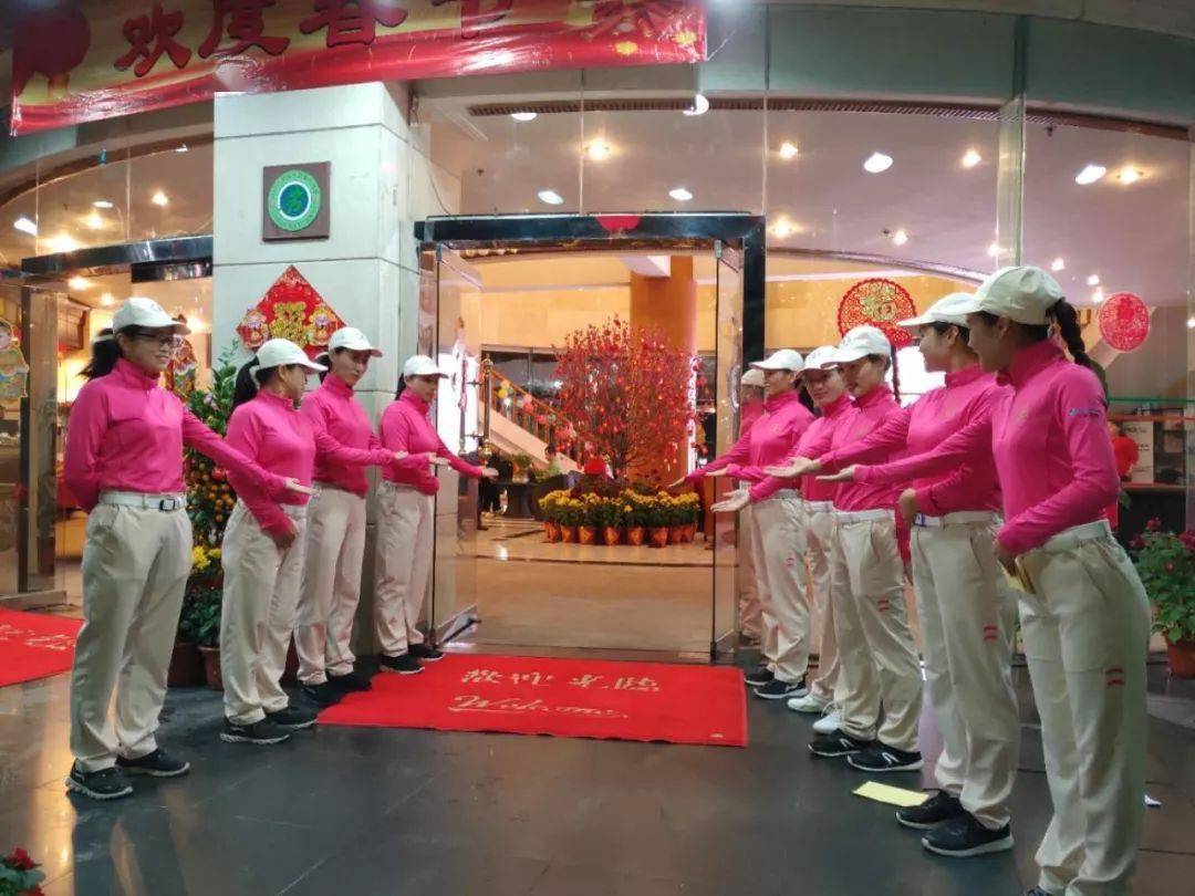 名商有一场高尔夫春晚_活动_球友_夫人