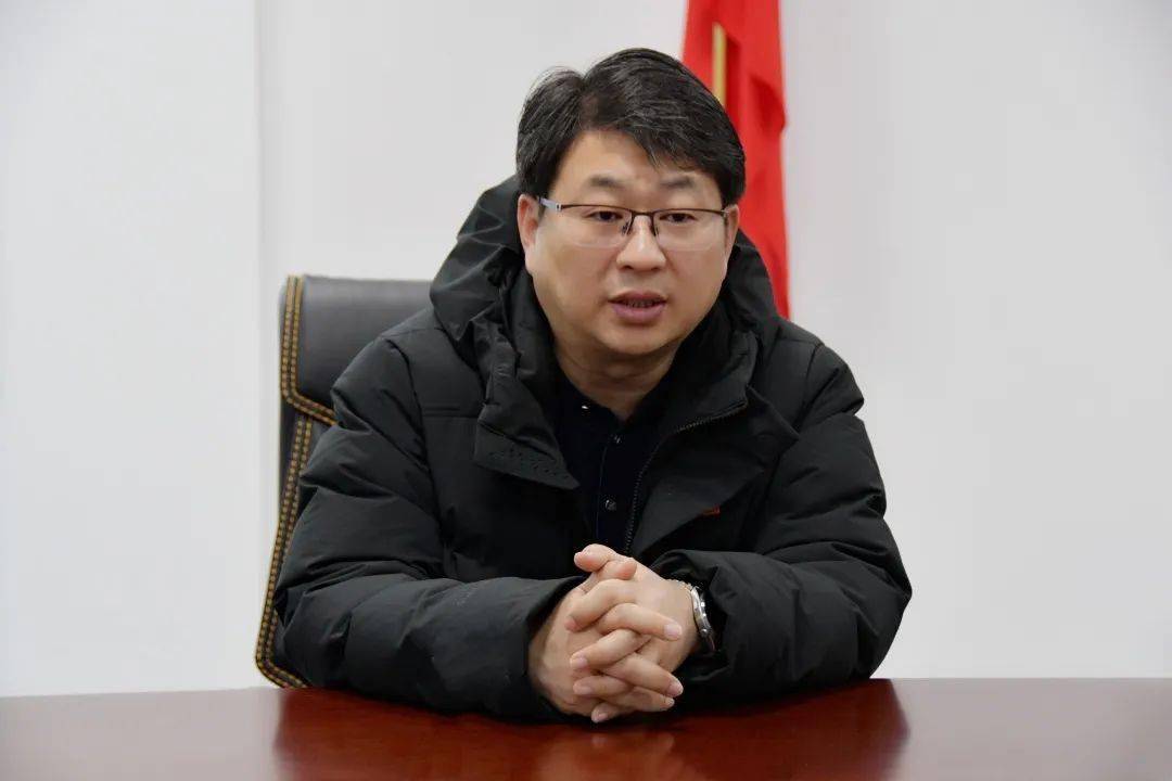 朴君峰实地走访了龙井市轻工业产业园,龙井市医药产业园,龙井市高科技