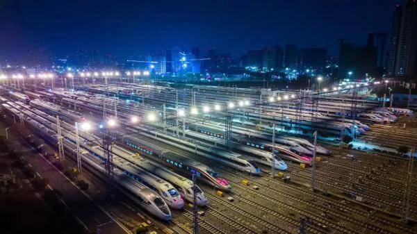 杭州东站夜景 美女图片