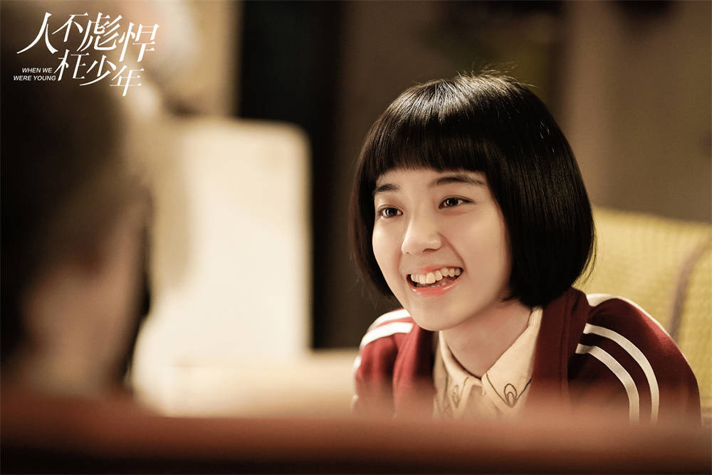 她饰演的杨大奔(杨夕),是个萝莉与正太相结合,坦率且真诚的妹子.