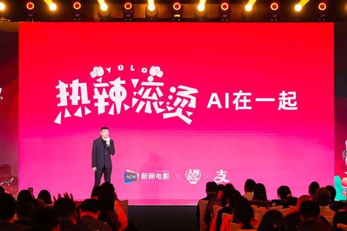 此外,近日,贾玲新电影《热辣滚烫》的出品方新丽传媒副总裁王乔透露