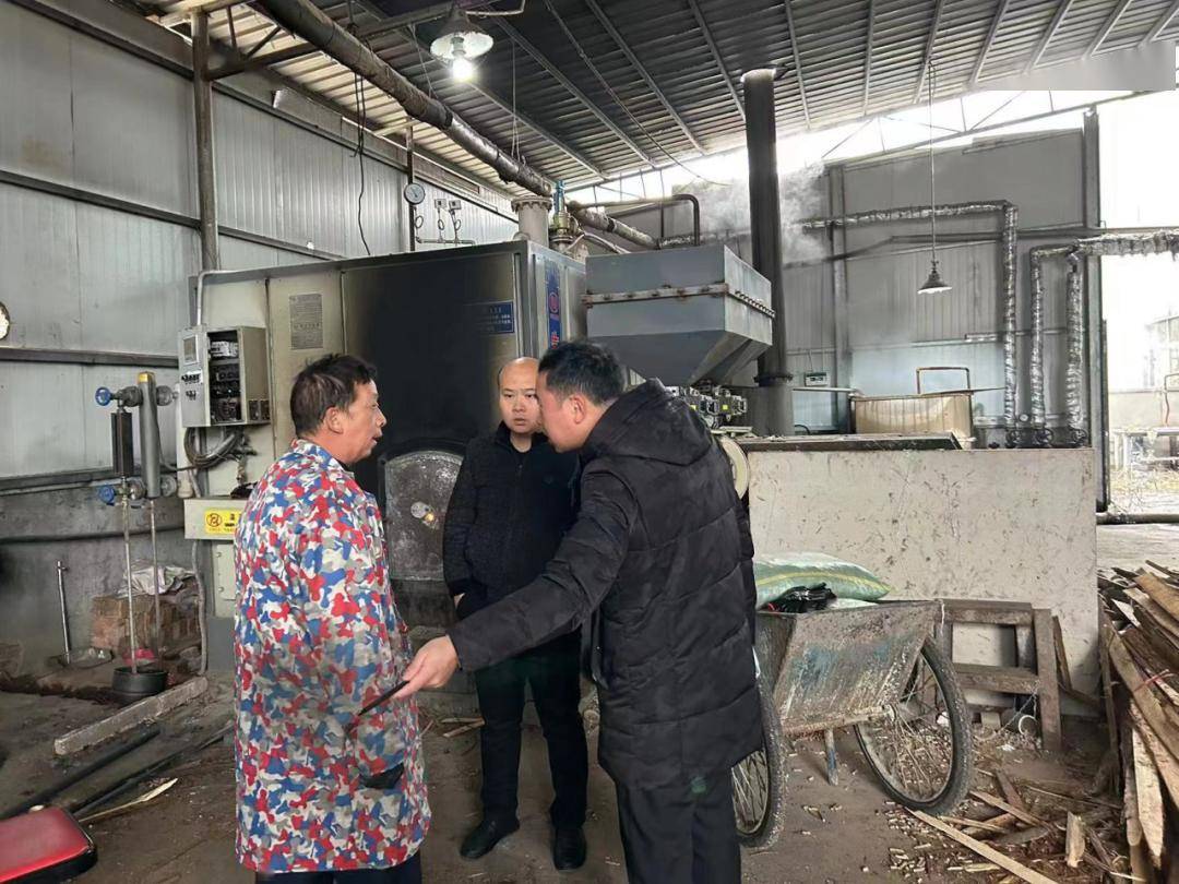 市场监督局对人员密集的火车站,天然气公司和华联粤客隆超市运行的