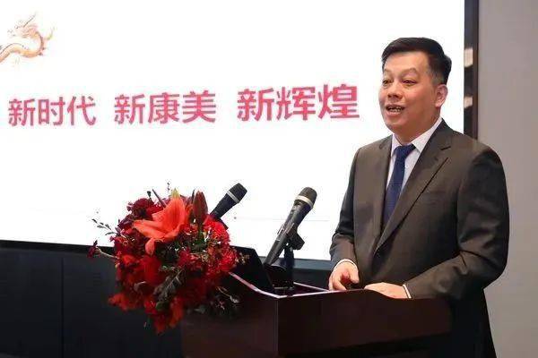 公司副总裁周云峰,何则正主持大会公司特邀控股股东代表广东神农氏