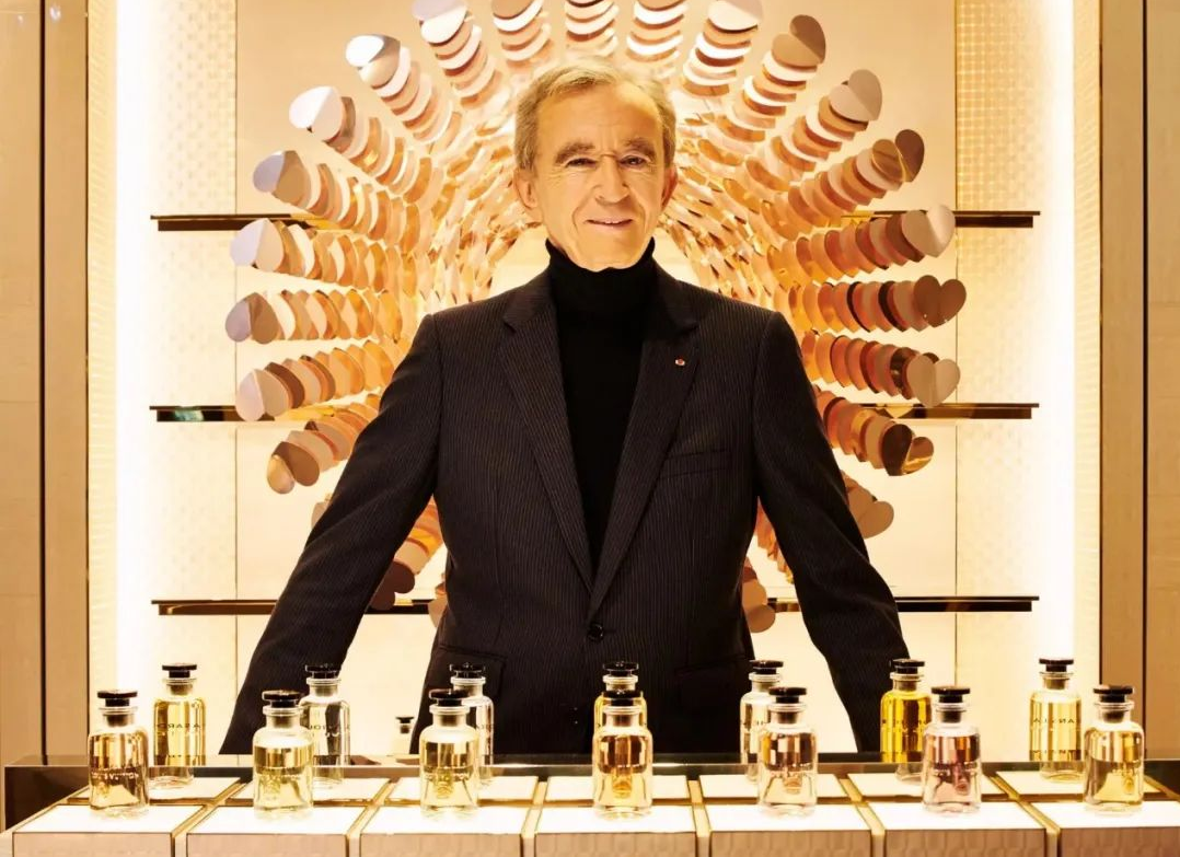 超越马斯克，LVMH董事长阿尔诺如何成为全球首富，能保持多久？_搜狐网