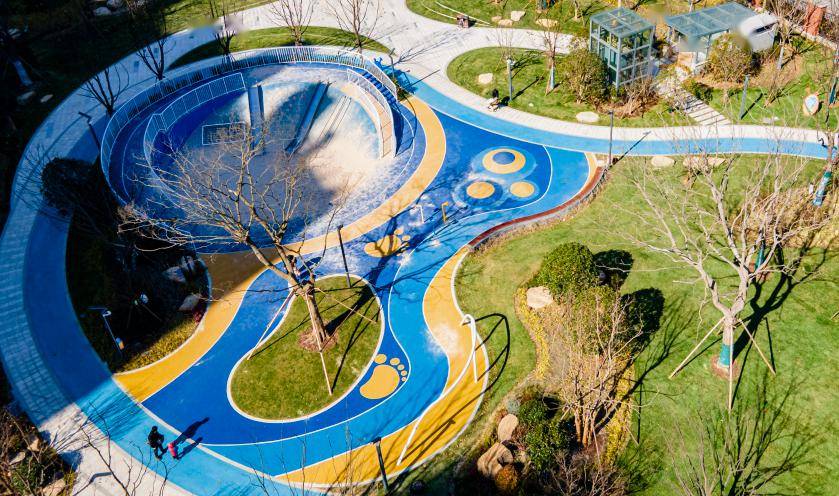 儿童嬉戏区篮球场轮滑区天万路口袋公园项目位于南苑街道翁梅社区,南