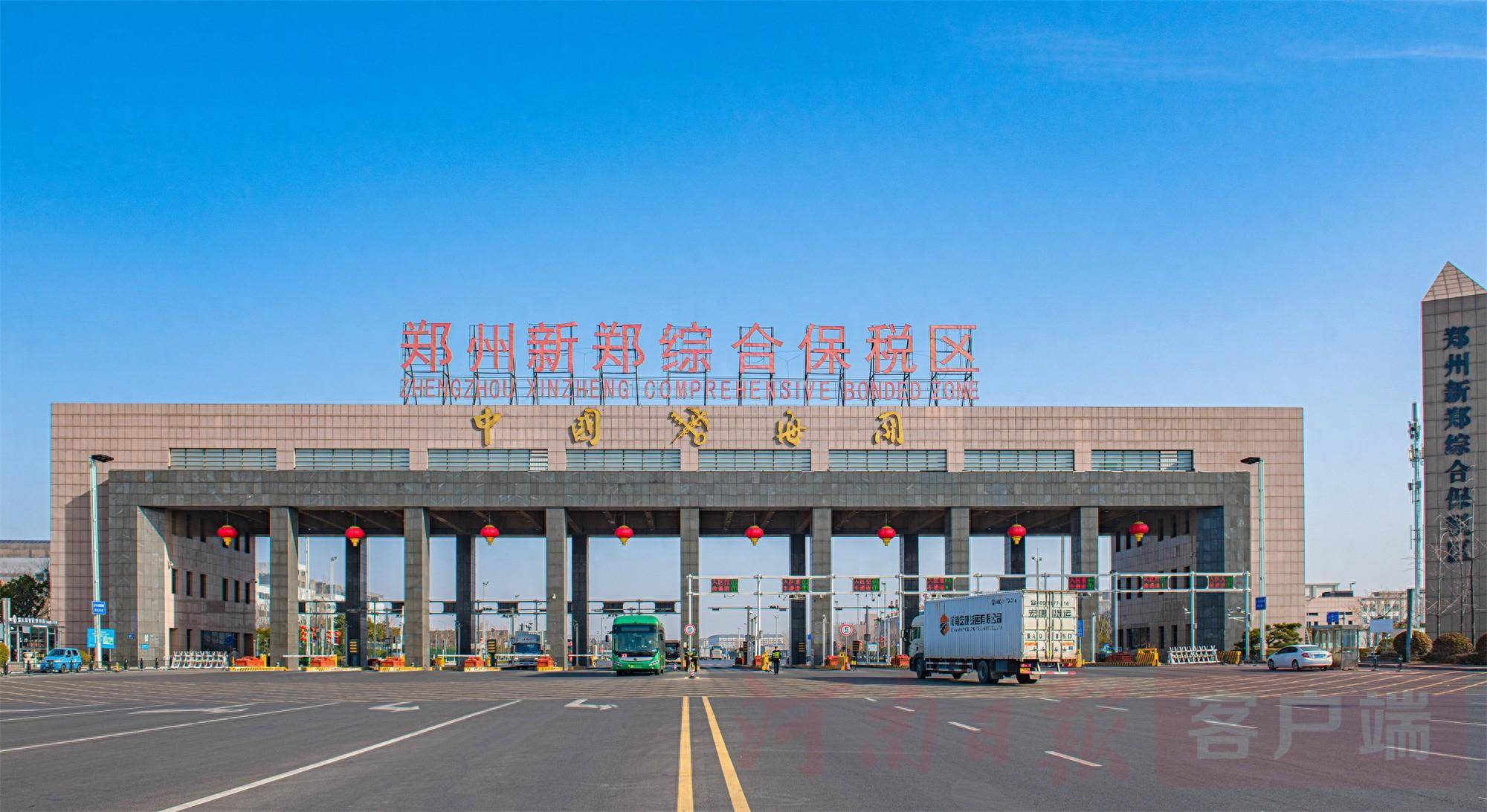 1月28日下午,省十四届人大二次会议郑州代表团举行全体会议,审议省长