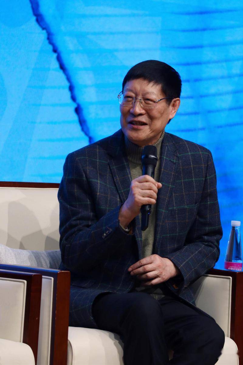 上海戏剧学院原院长,教授,上海市戏剧家协会顾问荣广润.