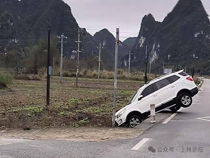 上林白圩长岭村行车记录仪"目睹"一车缓缓驶入田中上林三里很容易发生