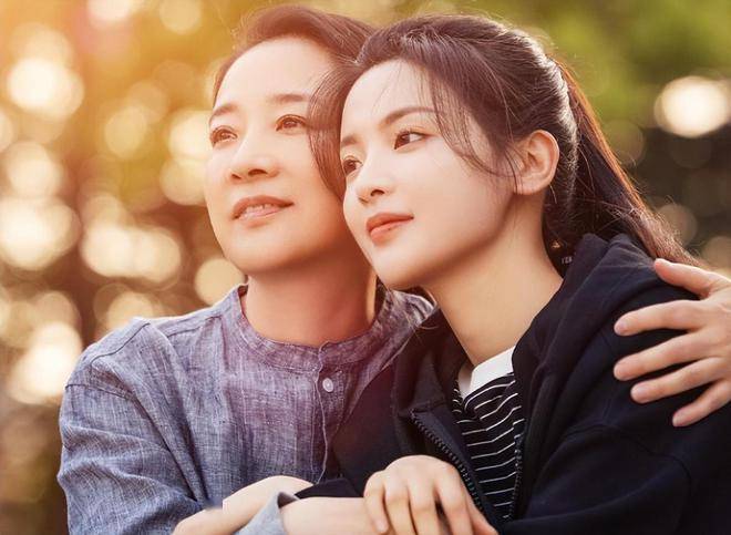 看杨超越,如何在逆境中逆袭_人生_母亲_弟弟