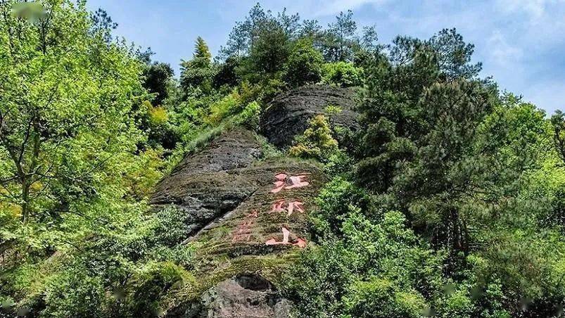 会仙岩,霞客亭,一线天,天桥,虎跑泉,铁索桥,伟人峰,江郎书院,神笔峰