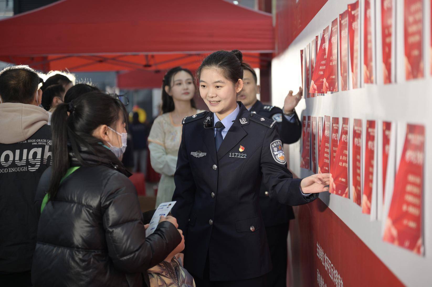 警察形象宣传照图片