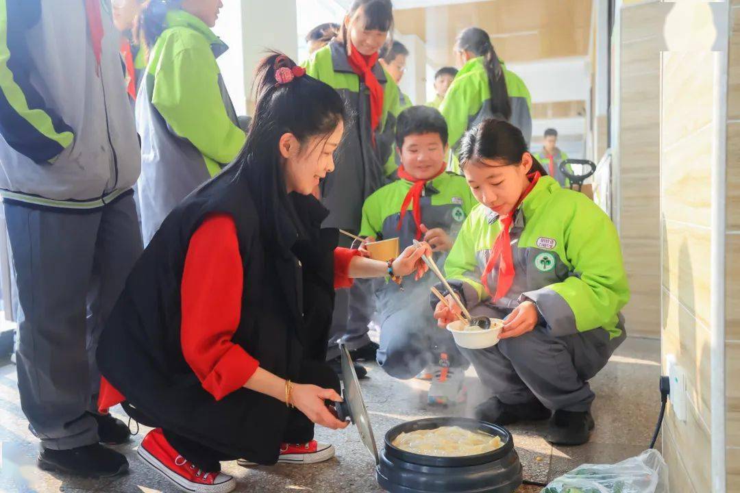 《情系余杭》《传统空竹现代化》等精品课程,持续优化教学课程结构