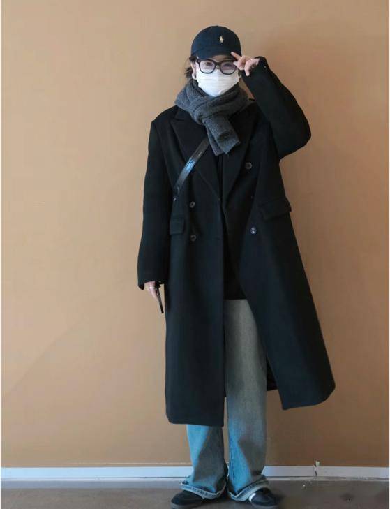 满大街的"大衣 运动鞋",还个个时髦又显高_裤子_瑜伽_面料