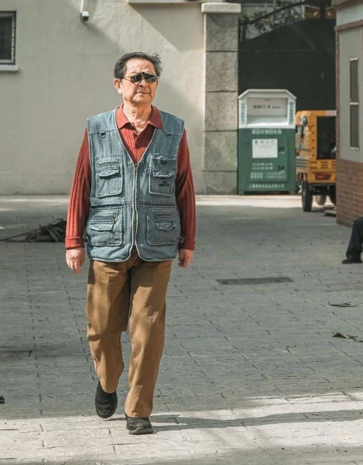 上了年纪的男人,少穿这4种土味色,显老拉低气质,准像油腻大叔