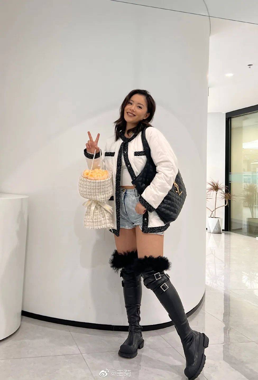 王菊,"穿不进礼服不是我的错"_衣服_女明星_身材