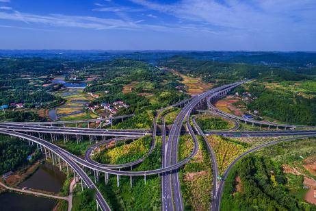 成資大道,成資渝高速,資陽高鐵西站等建成通車,新開2條公交環線和條 