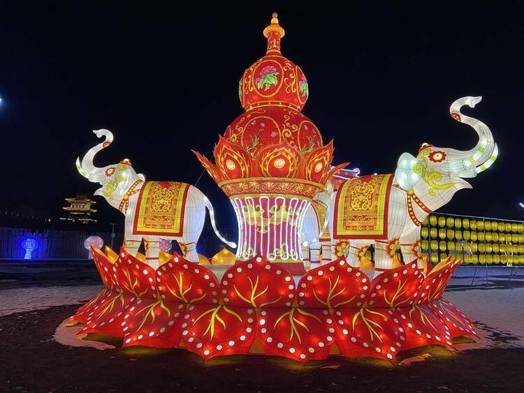 沈阳这场迎春灯会 新春氛围拉满_花灯_彩灯_观众