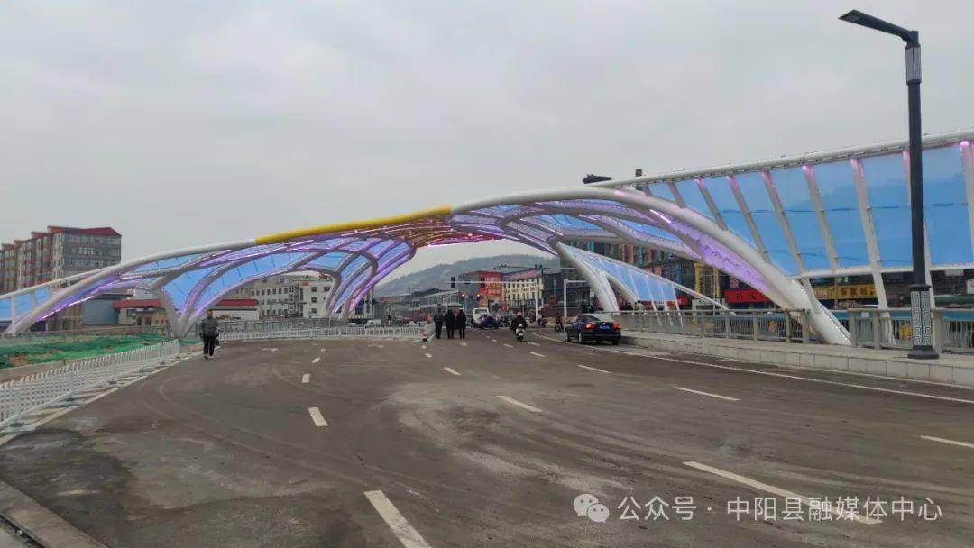 中阳县第一座六向互通桥通车_凤城_凤凰_造型