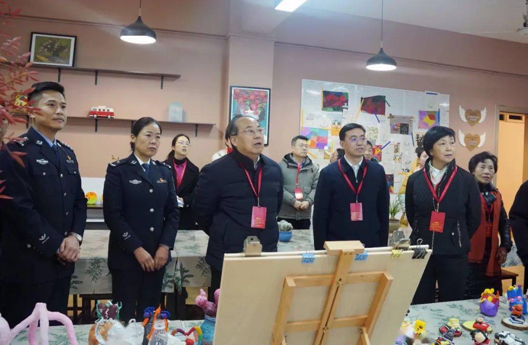 工委常务副主任周克勤,市关工委副主任薛竹,市司法局政治部主任李友生