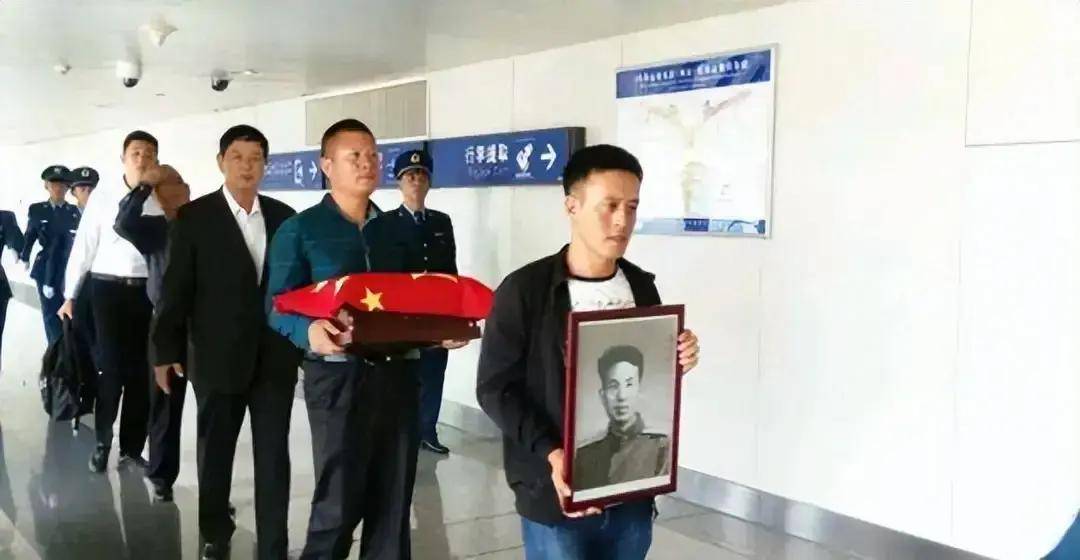 我国飞行员驾机叛逃台湾,26年后被追认为革命烈士_李显斌_李才旺_部队